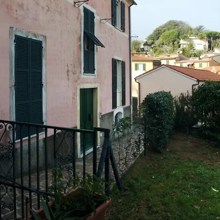 Lerici: Tra Borgo E Mare *